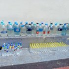 Por botellones se vendía la "guanchaca" sin registro sanitario en licorería ilegal del Centro Histórico.