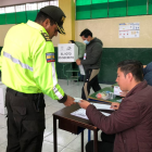 El proceso electoral se desarrolla sin mayores inconvenientes, al momento no existe muchos ciudadanos sufragando.