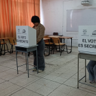 En los 16 cantones de la provincia, ciudadanos ejercieron su derecho al voto sin que se reporten novedades.