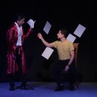 La pieza es protagonizada por Maicol Mora Grijalva y Juan Carlos Taco