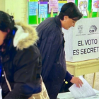 Durante la mañana, la canciller también acudió a las urnas para emitir su voto.