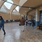 Los recintos electorales lucieron sin mucha afluencia de votantes hasta antes del mediodía en Cuenca.