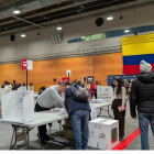 Ecuatorianos en Madrid acudieron a las juntas electorales para participar en el Referéndum y Consulta Popular 2025.