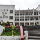 Recinto electoral del colegio 24 de Mayo durante la jornada de referéndum y consulta popular 2025.