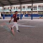 Pocos ciudadanos llegaron hasta el colegio 28 de Mayo, en el norte de Guayaquil, minutos antes de las 17:00 de este domingo 16 de noviembre.