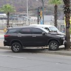 El vehículo se impactó luego de que su conductora fuera asesinada.