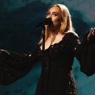 Adele durante uno de sus conciertos.