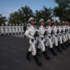 Soldados del Ejército Popular de Liberación (EPL) durante un ensayo en Pekín, China, el 20 de agosto de 2025, antes de un desfile militar.