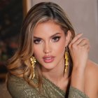 Abby Riqueros tiene 22 años.