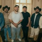 El grupo Frontera para la canción Échame la mano