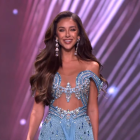 Nadia Mejía luce un vestido celeste en la competencia de gala en el Miss Universo 2025.