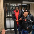Willian Pacho a la salida del hotel de la Tri en Nueva Jersey.