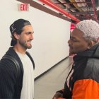 Leonardo Campana y Michael Morales al final del partido de Ecuador y Nueva Zelanda.