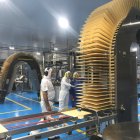 Los trabajadores de las empresas privadas esperan el pago del bono navideño.