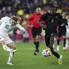 Willian Pacho (d), defensa de la selección de Ecuador.