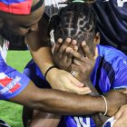 Ricardo Adé, entre lágrimas, celebró la clasificación de Haití al Mundial 2026.