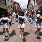 Bastoneras desfilaron este 19 de noviembre por las calles del Centro de Quito.