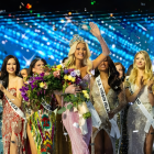Victoria Kjaer y otras candidatas de Miss Universo 2024 durante su coronación.