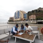 La prefecta Marcela Aguiñaga, haciendo un recorrido con su homóloga de Cotopaxi, Lourdes Tibán.