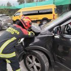 Dos personas que viajaban en el vehículo resultaron heridas.