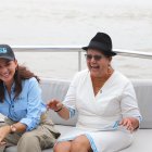 Marcela y Loudes, en un recorrido por el río Guayas.