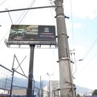 En vallas de cinco sectores de Quito se colocó el mensaje de seguridad vial.