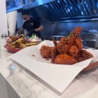 El pollo frito coreano es el plato más solicitado de la gastronomía de ese país.