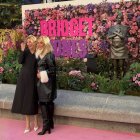 Evento de apaertura para mostrar la estatua de Bridget Jones.