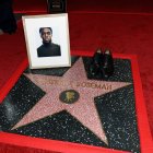 Fotografía y calzado de Chadwick Boseman en el Paseo de la Fama.