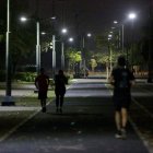 PARQUE SAMANES A MEDIA LUZ. PERIODISTA: JOSUE ANDRADE. AG-EXTERNOS.