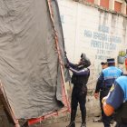 Golpean a un agente y le abren la ceja durante intervención municipal en La Chemisse.