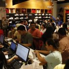 Las personas hicieron compras desde las 07:00 en el Mall de Sol, el domingo 23 de diciembre de 2025.