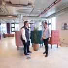 Visita. Ariel Domínguez, CEO de HealthBird, y Roberto Kury, exdirector CNT, en una visita a las oficinas en Miami.