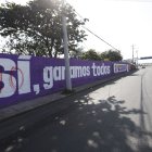 Situación. En Puembo, paredes  y muros están pintadas con propaganda electoral, generando molestia vecinal por la invasión del espacio público.