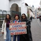 Amanda Villavicencio, hija de Fernando Villavicencio, entregó este 24 de noviembre de 2025 una carta al presidente Daniel Noboa.