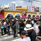 Antes de la prohibición, la Plaza de Toros era el corazón de las Fiestas de Quito, con largas filas de aficionados esperando cada tarde taurina.