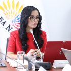 Viviana Veloz exige detalles de costos y resultados del viaje presidencial a EE.UU.