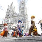 Diversas comparsas acompañaron a los mercados en el desfile de este 26 de noviembre.