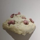 La muestra reúne piezas de siete creadores, entre ellos obras de la ecuatoriana Andrea Mejía Alarcón.