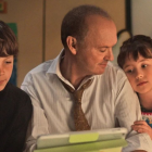 Acepte la propuesta de ver "El padre del año", tal vez podría sorprenderse.