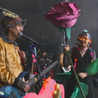 La banda colombiana Aterciopelados promete un show lleno de nostalgia, con sus temas más icónicos, pero también algunas novedades, siempre con su estilo tan particular.