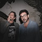 Paolo Thoret (izquierda, guitarra y coros) y Omar Sotomayor (bajo y voz) conforman el núcleo duro de Ultratumba.