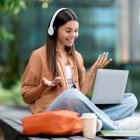 La adopción de transcripciones impulsa la accesibilidad digital y mejora la comprensión del contenido en diversos entornos.