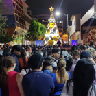 Ciudadanos bailan en la calle Imbabura durante la reactivación nocturna en la Zona Rosa de Guayaquil.
