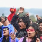 Un torrencial aguacero cayó el primer día del Quitofest 2025.