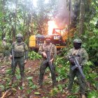 Material decomisado y maquinaria destruida durante el operativo militar.