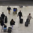 Viajeros. Cientos de españoles viajan cada año a Países Bajos en busca de mejores condiciones laborales.