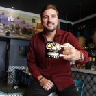 El propietario de La media vuelta, ubicado en el Village Plaza.