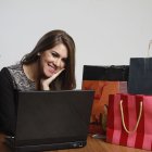 Una foto referencial del comercio electrónico que se activa más con una semana de ofertas.