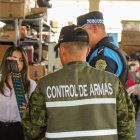 Militares y agentes de Segura EP realizan controles en el centro de la ciudad.
